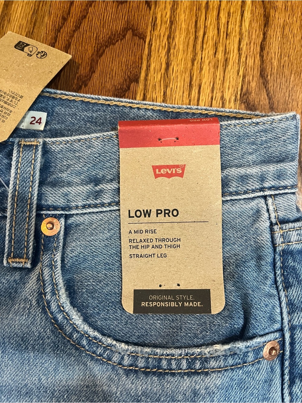 Levi's Light Blue Women's Straight Leg Jeans Size 24 NWT - Picture 4 of 5